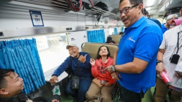 Pj Gubernur Jateng Berangkatkan 1.088 Pemudik Gratis Naik Kereta Api