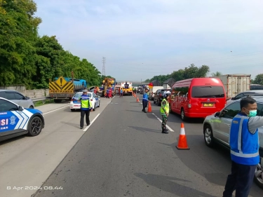 Imbas Kecelakaan Adu Banteng di KM 58, Contraflow di Tol Jakarta-Cikampek Ditiadakan