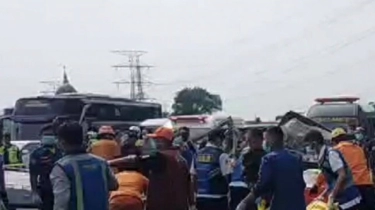 Breaking News! Kecelakaan Maut di KM 58 Tol Cikampek: 8 Orang Tewas