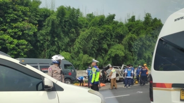 Korban Kecelakaan di Tol Japek KM 58 Dievakuasi ke RSUD Karawang