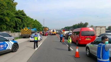 Lalu Lintas Arah ke Cikampek Padat, Imbas Kecelakaan Maut Km 58 Jalan Tol Japek