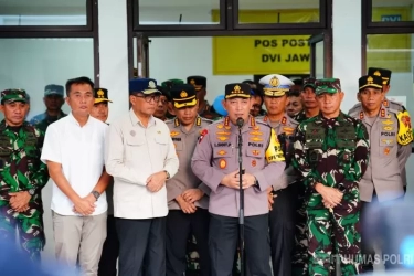 Kapolri bersama Menteri Perhubungan Menemui korban kecelakaan beruntun tol Jakarta-Cikampek, Begini Pesan untuk Pemudik