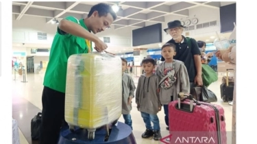 Mudik Lebaran Meriah,  Pendapatan Jasa Bungkus Koper Bandara Ikut Semringah