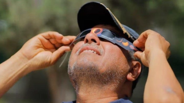Fenomena Gerhana Matahari Bikin Warga Amerika Heboh, Resor Penuh, 59 Ribu Kacamata Ludes Diborong