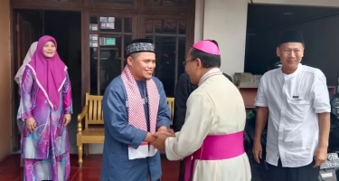 Indahnya Toleransi di Kota Semarang, Uskup Agung Semarang Kunjungi Masjid Nusrat Jahan saat Lebaran