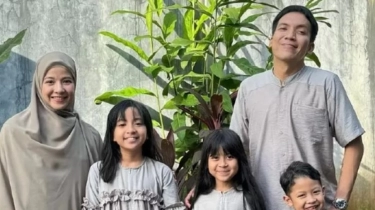 Momen Desta dan Natasha Rizky Rayakan Lebaran Bareng Anak, Baju Seragam Bikin Netizen Baper