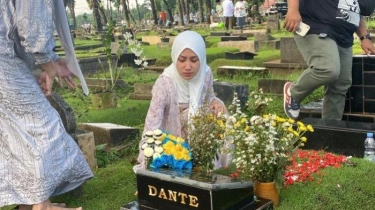 Tangis Tamara Tyasmara Ziarah ke Makam Dante saat Lebaran