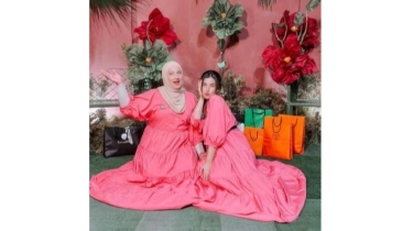 Pakai Baju Kompak Tapi Tak Foto Bareng, Begini Potret Lebaran Tasya Farasya dan Tasyi Athasyia