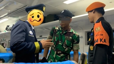 Viral Video Anggota TNI Diam-Diam Foto Penumpang Kereta Perempuan: Ngerasa Ganteng Lu Halo Dek Berseragam?