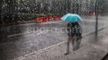 Waspada! DKI Jakarta Berpotensi Diguyur Hujan Disertai Petir Serta Angin Kencang