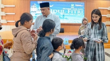 Bagi-bagi THR ke Warga, Bobby Nasution Didoakan Menang Jadi Gubernur Sumut