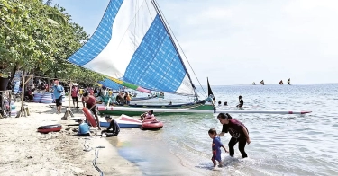 Peringatan BMKG: Liburan di Pantai, Waspadai Gelombang Alun