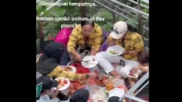 Berasa Lagi di Curug, Diduga Emak-emak Indonesia Asyik Makan Lesehan di Bandara Changi Singapura