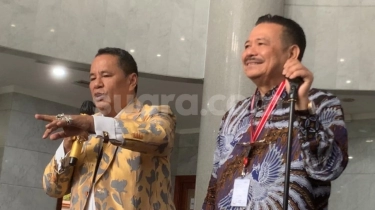 Makjleb! Hotman Paris Sentil Rocky Gerung: Kau Mencampuri yang Bukan Bidangmu