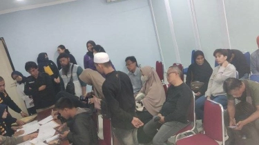 Barang-barang Milik Korban Kecelakaan Maut KM 58 Tol Jakarta-Cikampek Dikembalikan ke Pihak Keluarga