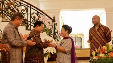 Prabowo Subianto Hadiri Syukuran Ulang Tahun ke-65 Titiek Soeharto, Dapat Potongan Tumpeng Kedua