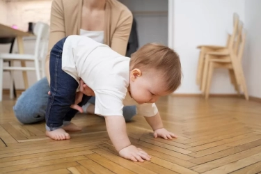 Apakah Normal Jika Bayi Langsung Berjalan Tanpa Merangkak? Simak Penjelasan Dokter Rini Sekartini