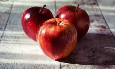 Jangan Berlebihan! Simak 5 Dampak Negatif Jika Konsumsi Apel Terlalu Banyak