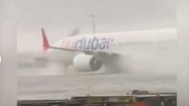 Detik-detik Pesawat Terjang Banjir di Bandara Dubai, Penerbangan Ditunda Berjam-jam