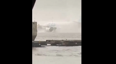 Potret Dubai yang Kebanjiran Hebat usai Diterjang Badai, Landasan Pacu Pesawat mirip Pesisir Pantai
