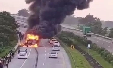 Bus Terbakar Hebat di Tol Jombang-Mojokerto KM 705, Ini Dugaan Sementara dan Penyebabnya