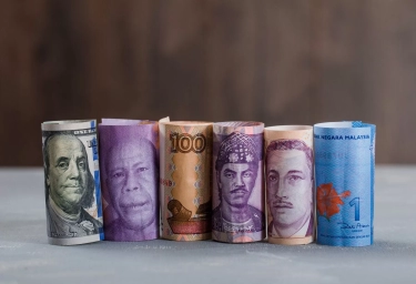 Dilema Rupiah Indonesia Terhadap Menguatnya  Dolar AS: Kebijakan Berubah di Tengah Pelemahan Mata Uang Rupiah