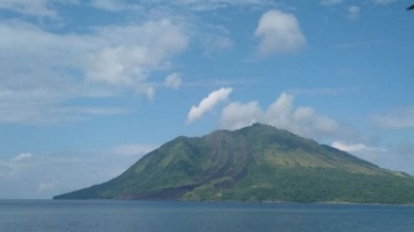 Baru Saja Meletus Disertai Kilatan Petir Vulkanik, Ini 5 Fakta Keindahan Gunung Ruang di Sangihe
