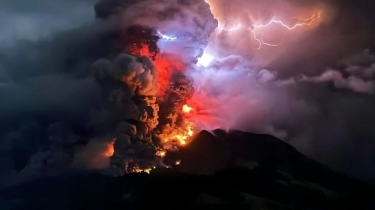 Peringatan Tsunami Dikeluarkan setelah Erupsi Gunung Ruang di Sulut