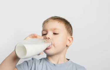 Memahami Dampak Buruk Minum Susu di Malam Hari bagi Anak-anak