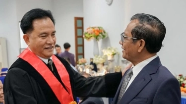 Pertemuan Adem Yusril Ihza Mahendra dengan Mahfud MD, Duo Profesor Tak Bahas MK