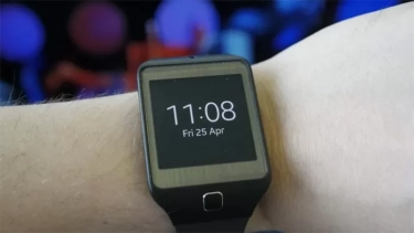 Laporan Ungkap Samsung Bakal Luncurkan Galaxy Watch Berbentuk Persegi, Jadi Mirip Apple Watch Dong?