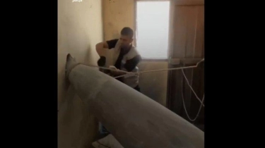 Pria Palestina di Khan Younis Bongkar Bom MK84 Israel yang Gagal Meledak, Beratnya Hampir Satu Ton