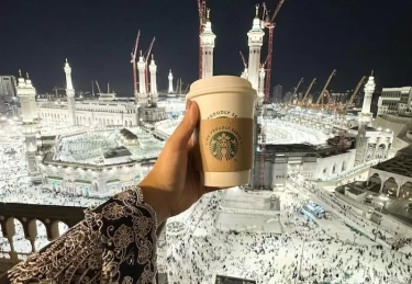 Pamer Kopi Starbucks Saat Umrah, Aksi Wakil Ketua DPRD DKI Zita Anjani Dikecam Netizen