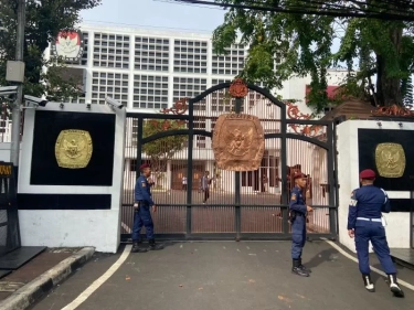 Penjagaan di Kantor KPU Diperketat Jelang Penetapan Prabowo-Gibran jadi Presiden dan Wakil Presiden Terpilih