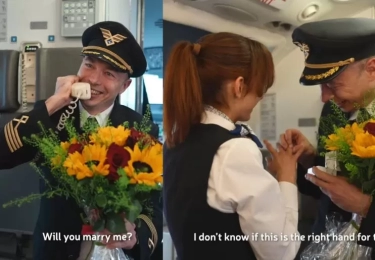 Sukses Bikin Baper Penumpang hingga Netizen! Intip Momen Seorang Pilot Lamar Sang Kekasih di Atas Udara