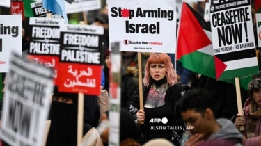 Perjuangan Kelompok Hak Asasi Manusia di Inggris Berdemonstrasi Menuntut Setop Mempersenjatai Israel