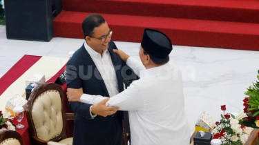 Prabowo Gemes, Guncang-guncang Badan Anies saat Salaman di KPU