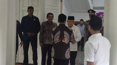 Gibran Cium Tangan saat Sowan ke Kediaman Ma'ruf Amin, Dapat Wejangan Jaga Kekompakan dengan Prabowo