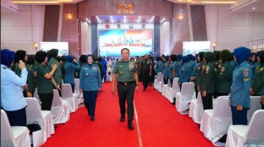 Pimpin Apel Hari Kartini, Panglima Ingatkan Wanita TNI Agar tidak Berpuas Diri terhadap Pencapaian