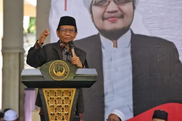 Beri Kuliah Umum soal Demokrasi di Kampus, Mahfud: Negara Kesatuan Republik Indonesia itu Hasil Voting