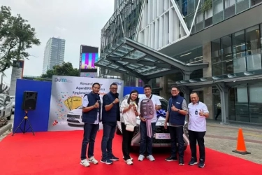 BRI Serahkan Mobil dan Logam Mulia kepada Pemenang Program Super AgenBRILink
