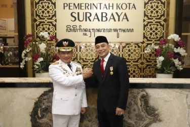 Pertama dalam Sejarah, Eri Cahyadi Jadi Wali Kota Surabaya Pertama yang Terima Satyalancana Karya Bhakti Praja Nugraha dari Presiden RI