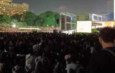 Ribuan Warga Padati Lapangan Banteng Nobar Timnas U-23 vs Uzbekistan, Sampai Nonton Lewat Celah-celah