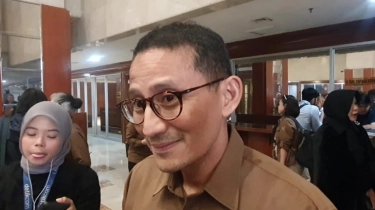 Sandiaga Uno Komplain Tak Ada Fotonya di Poster Dukungan Piala Asia U-23: Kartu Kuning Nih!