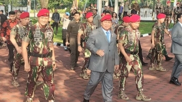 Pakai Baret Merah, Prabowo Hadiri Upacara HUT ke-72 Kopassus