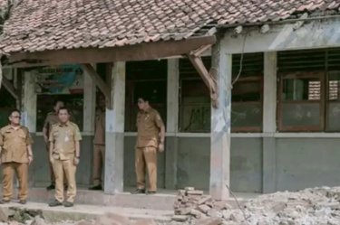 Miris Bangunan Sekolah SDN di Karawang Rusak Parah, Baru Akan Diperbaiki Setelah Videonya Viral Disebarkan Ortu Siswa