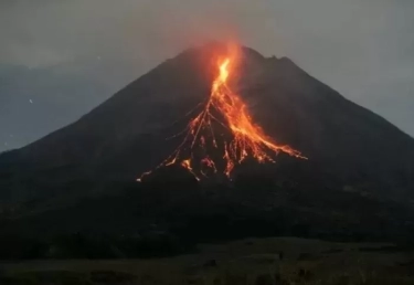 Gunung Merapi Meluncurkan 15 kali Guguran Lava Sejauh 1,8 Kilometer