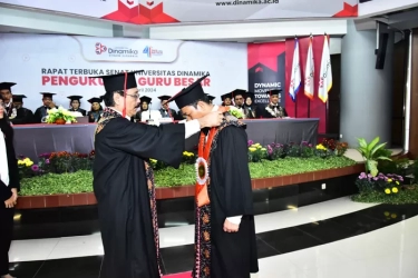 Dies Natalis ke-41, Universitas Dinamika Lahirkan Guru Besar Pertama di Bidang Teknologi Pembelajaran