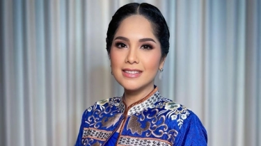 Potret Annisa Pohan Sempurnakan Outfit Serba Biru Untuk Hari Kartini dengan Tas dan Sepatu Branded Puluhan Juta