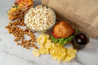 Jangan Konsumsi Makanan ini Jika Ingin Tidur, Berikut 6 Makanan yang Membuatmu Terjaga Sepanjang Malam